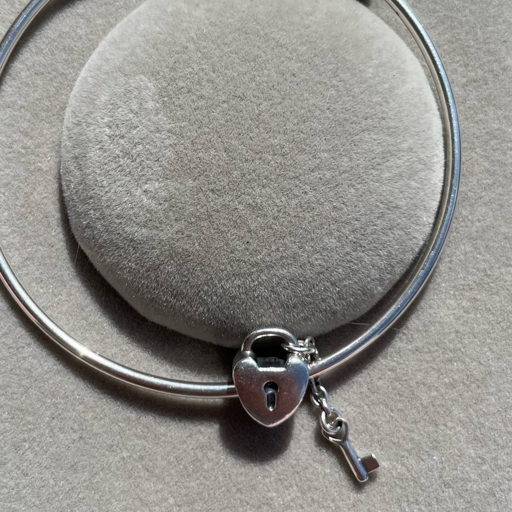 Retired Pandora lock and key 🔐 charm